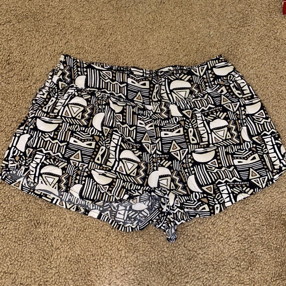 Forever 21 Patterned Shorts Size: XS - Picture 1 of 1